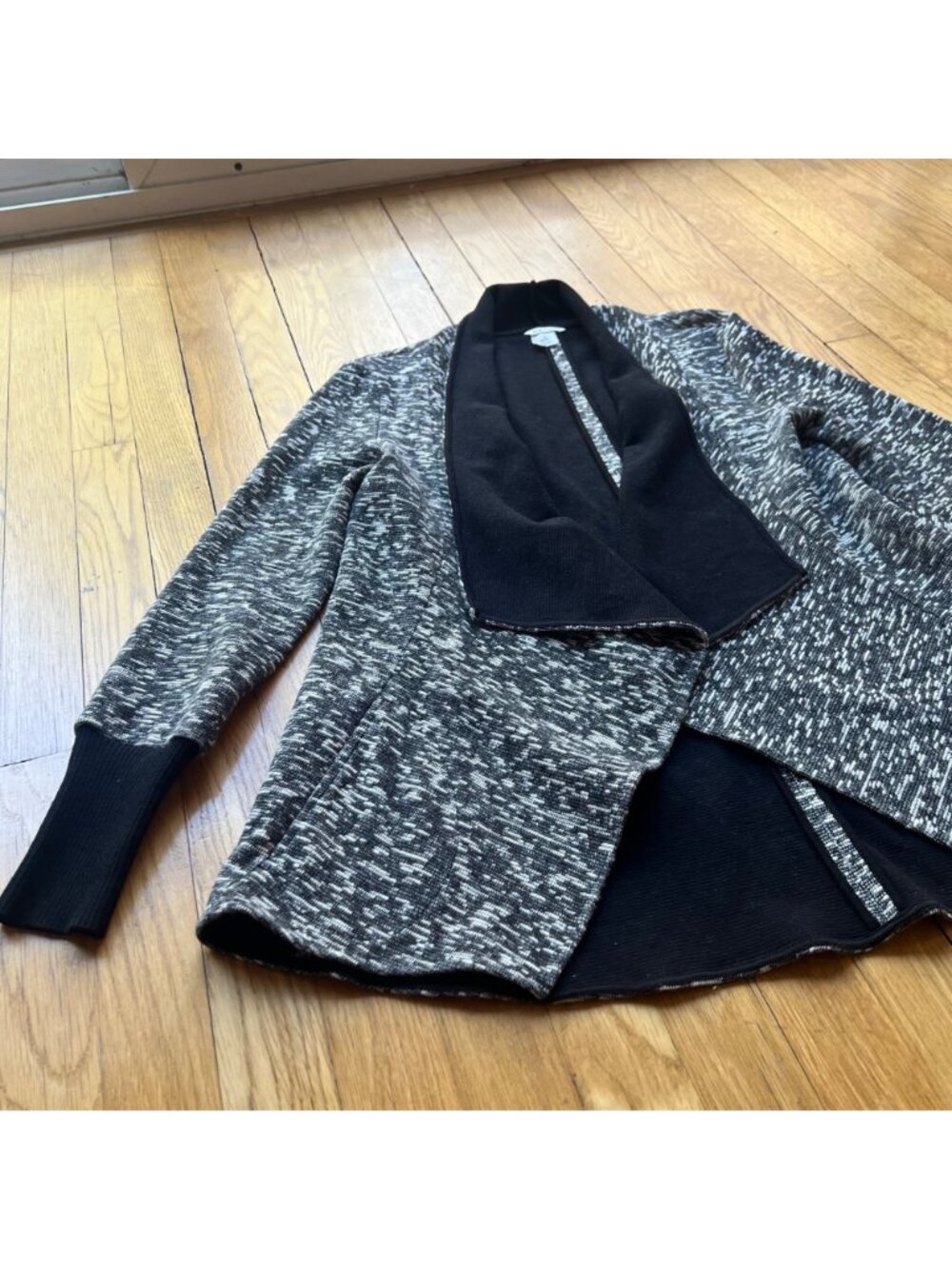Club Monaco Size M Gray & Black Kiki Boucle Knit Draped Open Cardigan Sweater - Picture 8 of 16